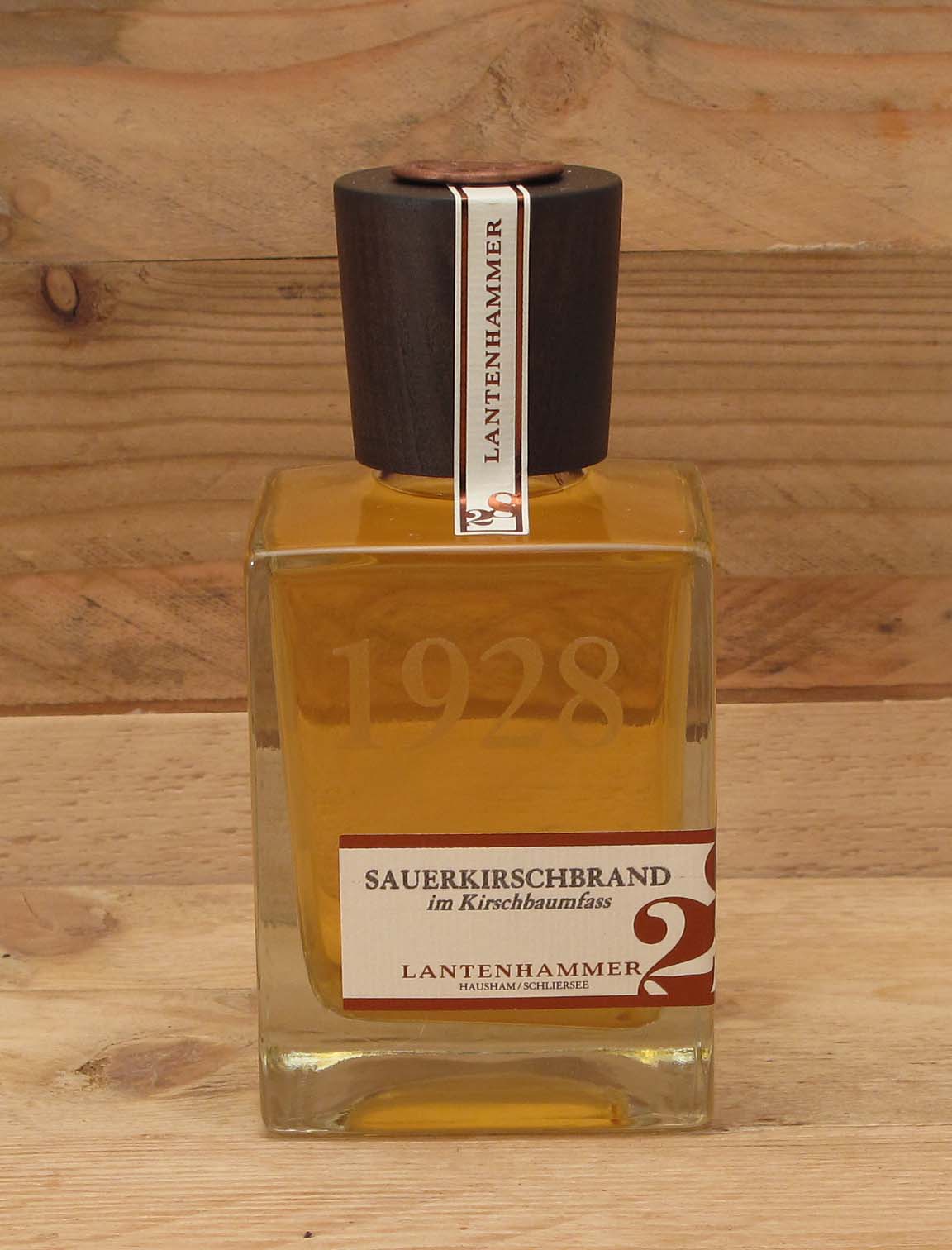 1928-Sauerkirschbrand-im-Kirschholzfass-Front